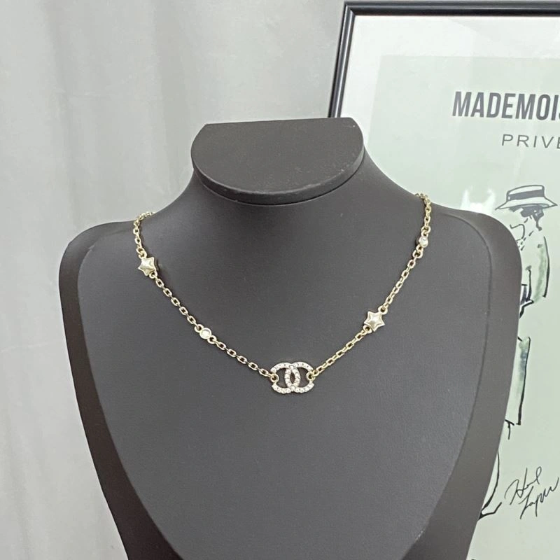 Chanel Necklaces Vibrant 230414