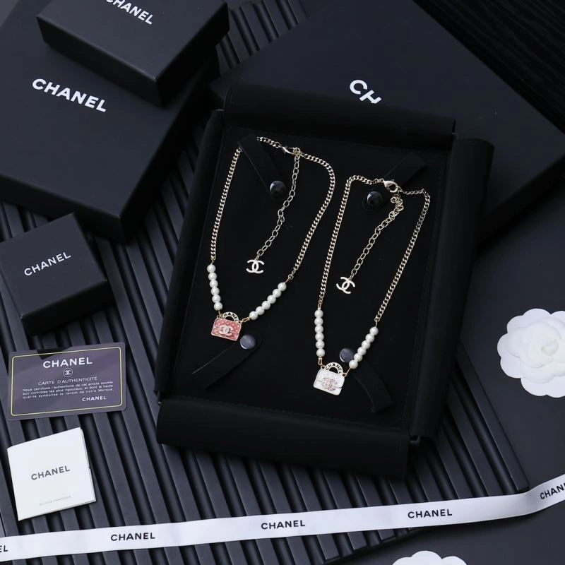 Chanel Necklaces Bold 230407
