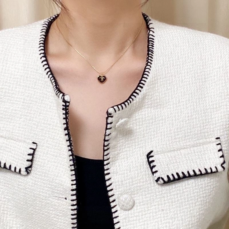 Chanel Necklaces Sleek 232099