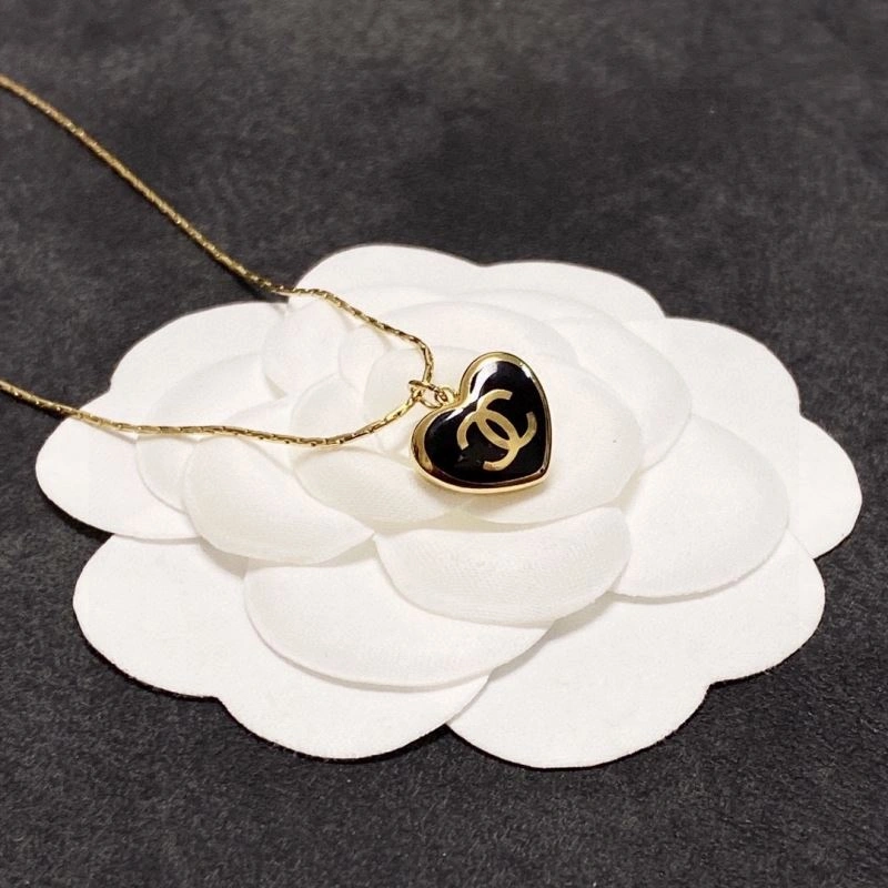 Chanel Necklaces Sleek 232099