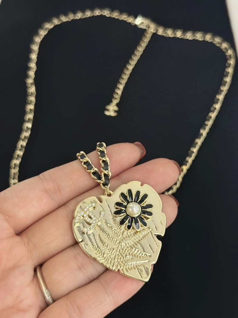 Chanel Necklaces Snug 232156