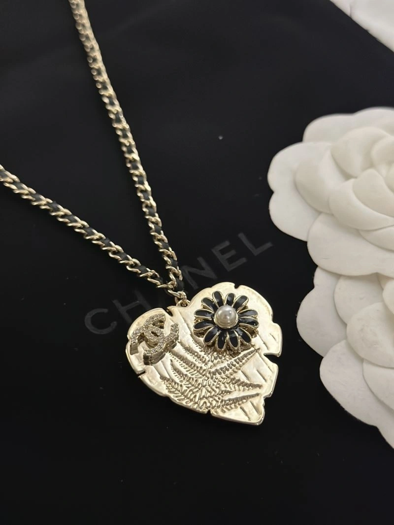 Chanel Necklaces Snug 232156