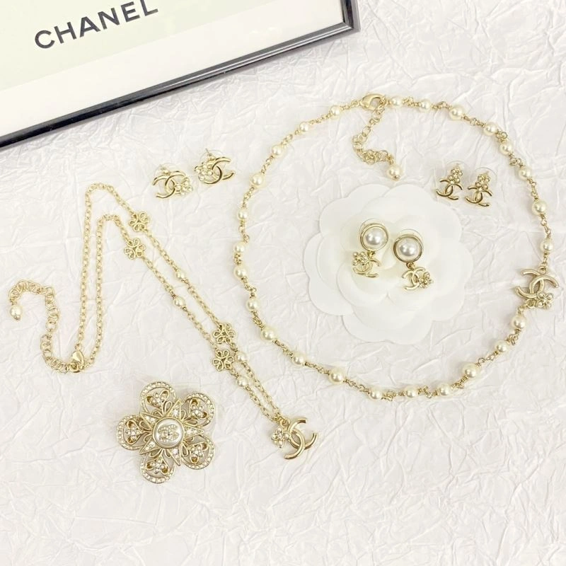 Chanel Necklaces ModernLook 232034