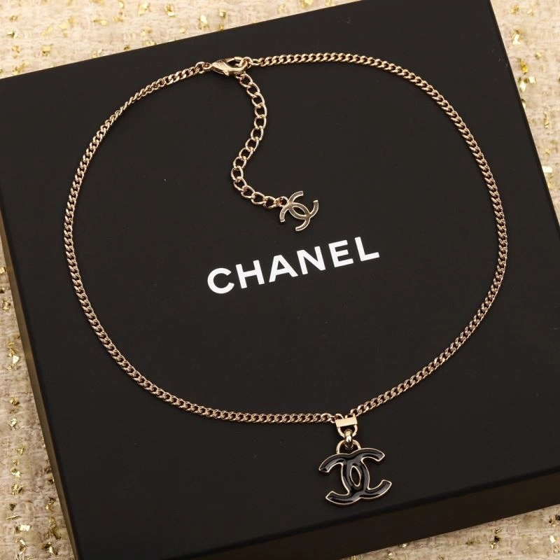 Effortless Chanel Necklaces 232006