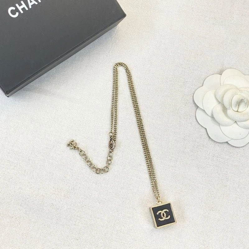 Chanel Necklaces Sophisticated 231607