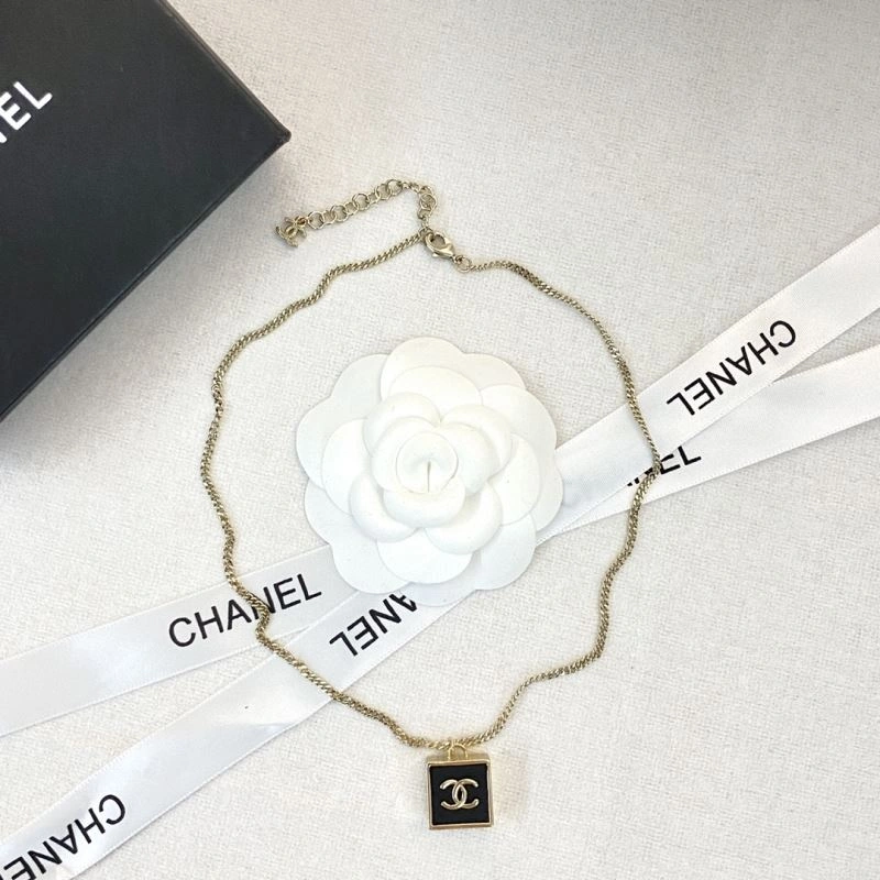 Chanel Necklaces Sophisticated 231607