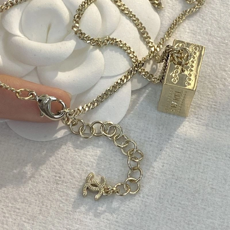 Chanel Necklaces Sophisticated 231607
