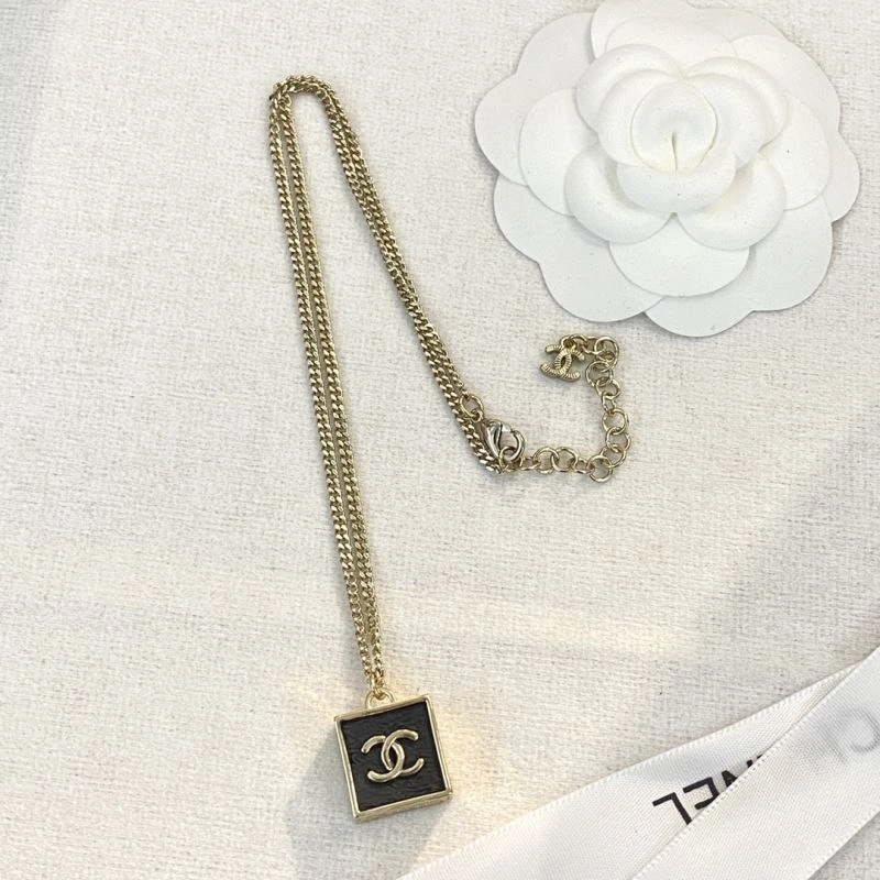 Chanel Necklaces Sophisticated 231607
