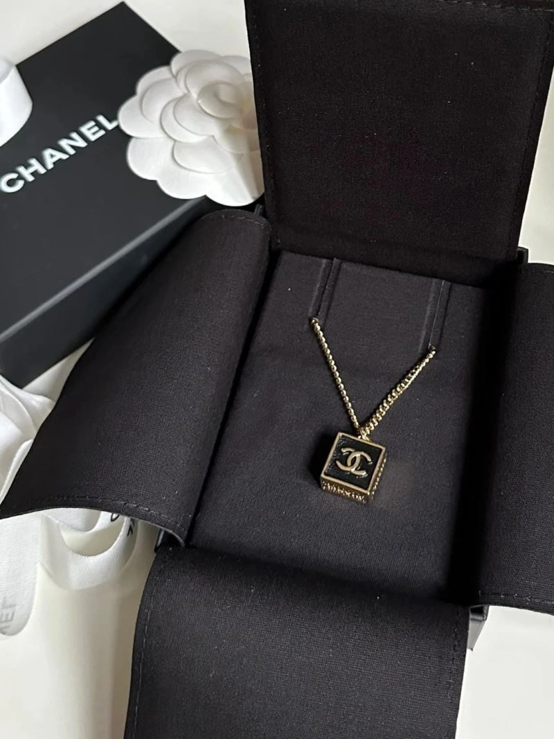 Chanel Necklaces Sophisticated 231607