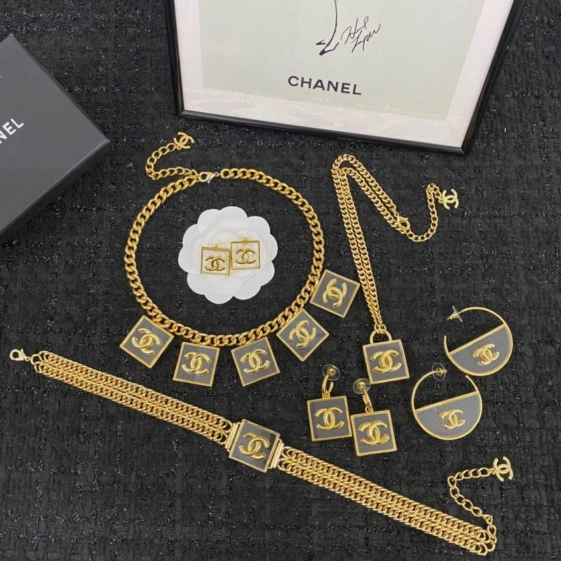Chanel Necklaces Contemporary 231567
