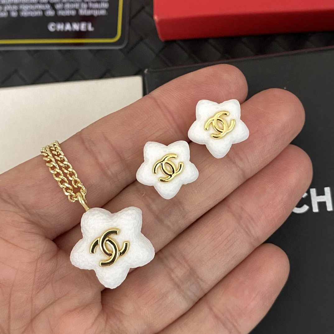 Sporty Chanel Necklaces 231569