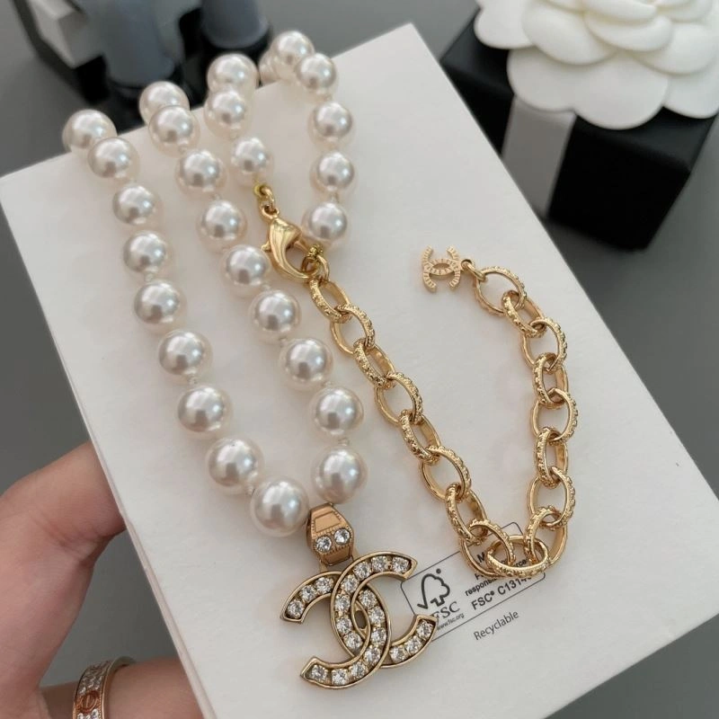 Chanel Necklaces Vibrant 231629