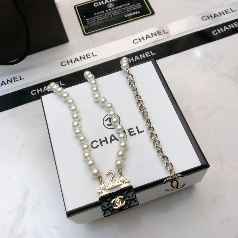 Resilient Chanel Necklaces 231479