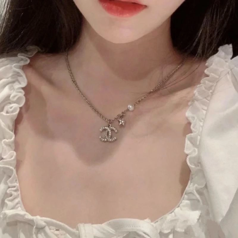 Chanel Necklaces Functional 231591