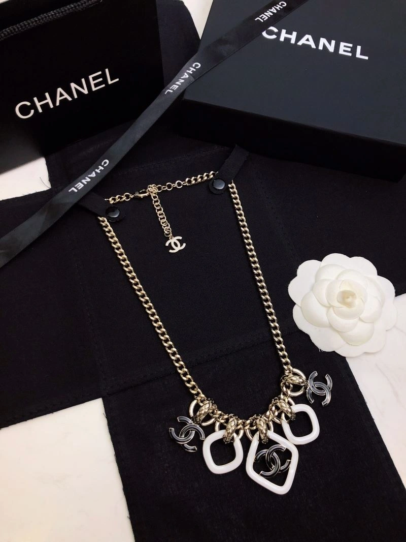 Resilient Chanel Necklaces 231444