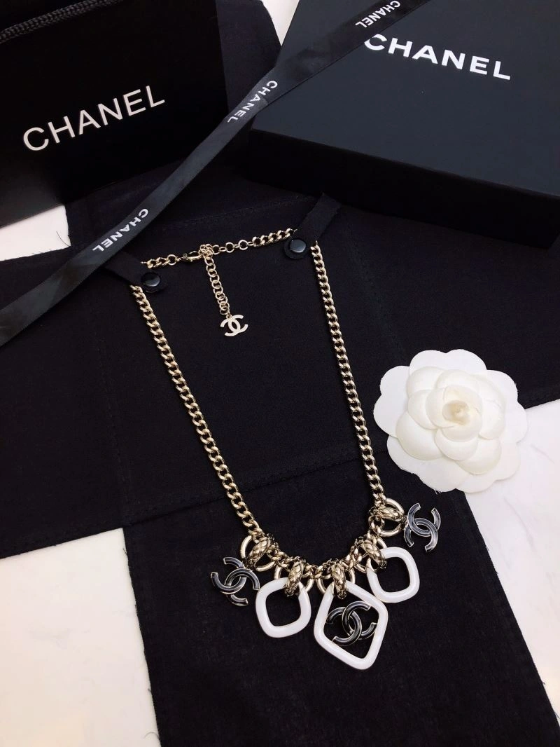 Resilient Chanel Necklaces 231444
