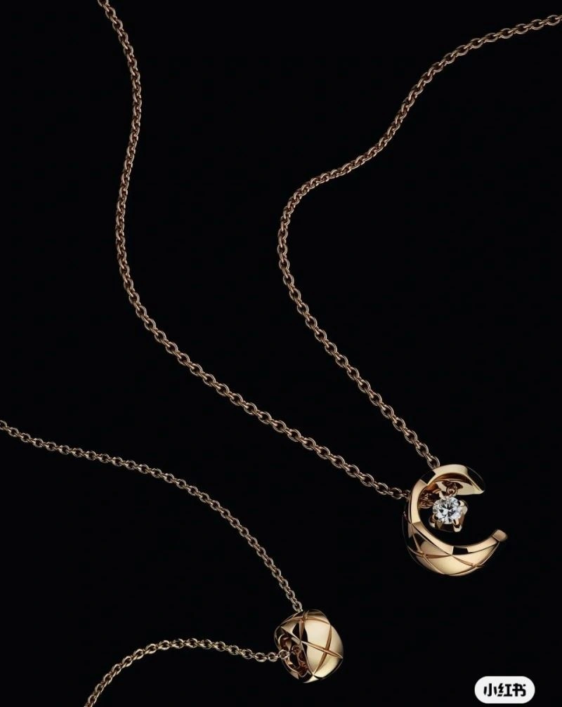 WaterResistant Chanel Necklaces 231484
