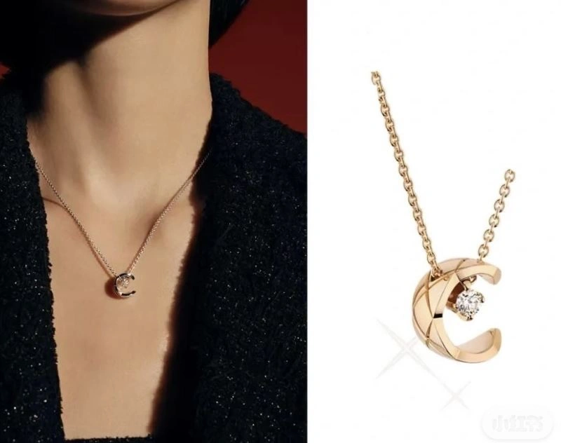 WaterResistant Chanel Necklaces 231484