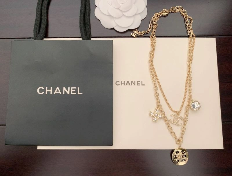 WaterResistant Chanel Necklaces 231426