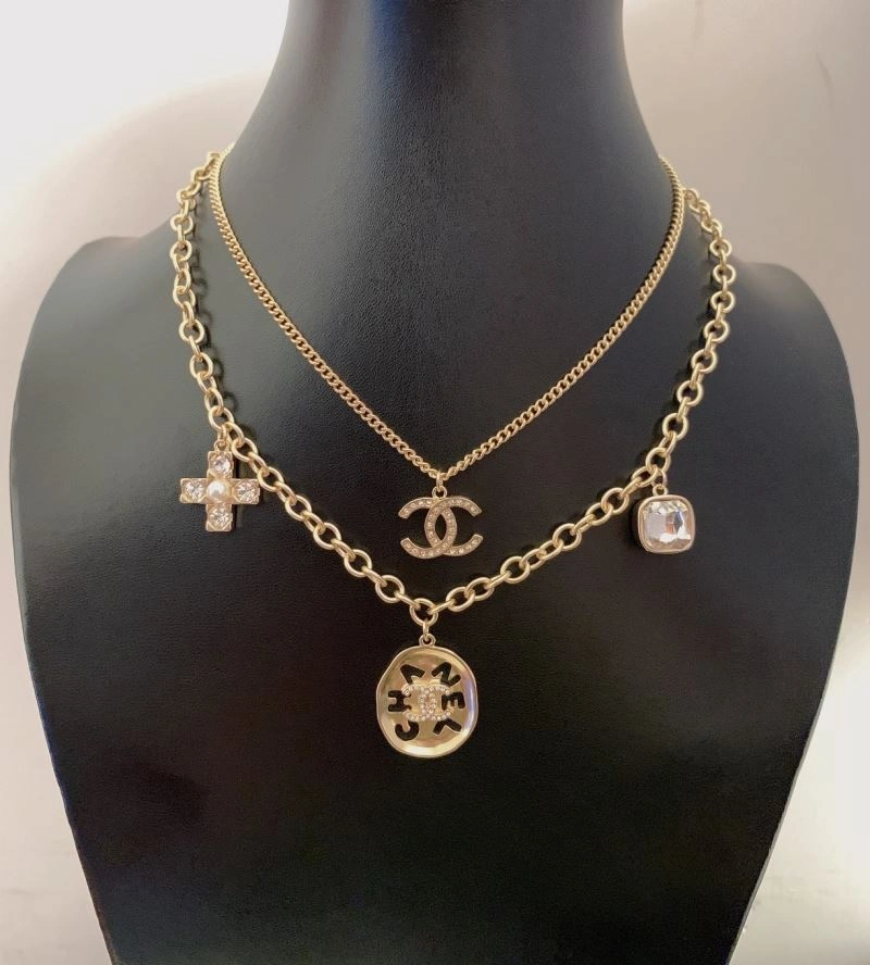 WaterResistant Chanel Necklaces 231426