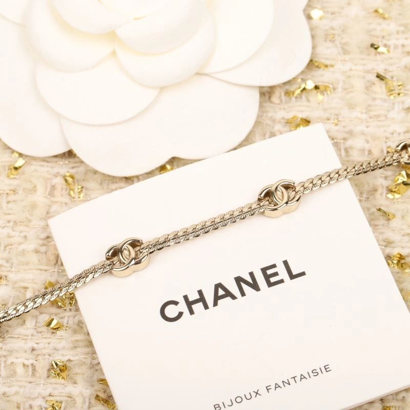 Minimalist Chanel Necklaces 229638