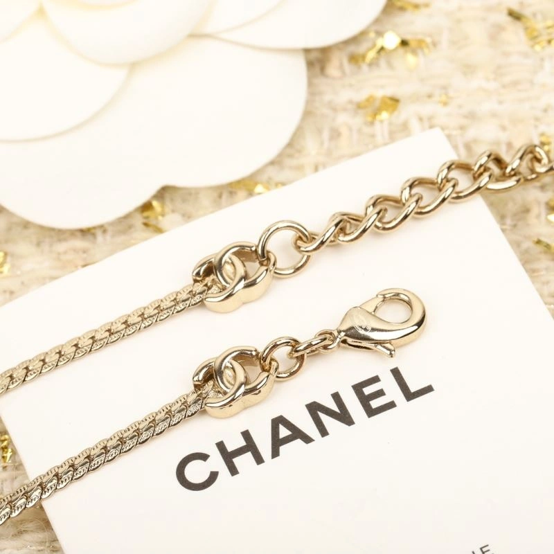 Minimalist Chanel Necklaces 229638