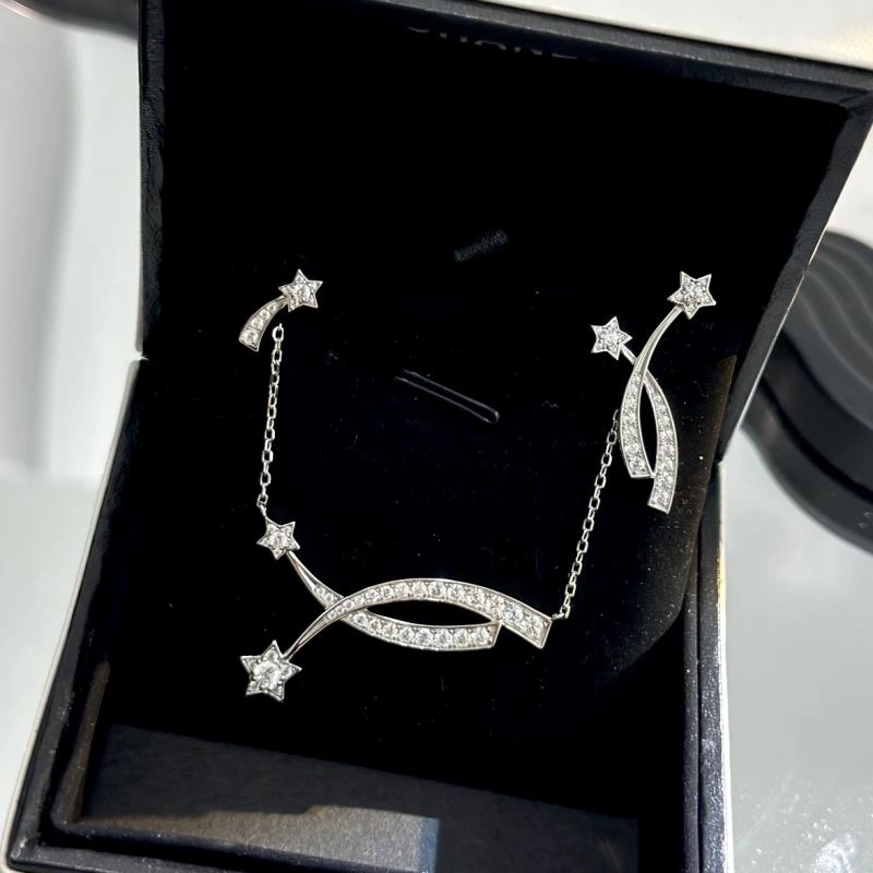 Snug Chanel Necklaces 229635