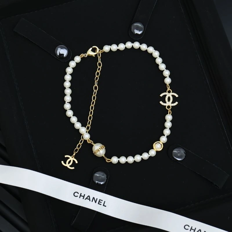 Compact Chanel Necklaces 229629