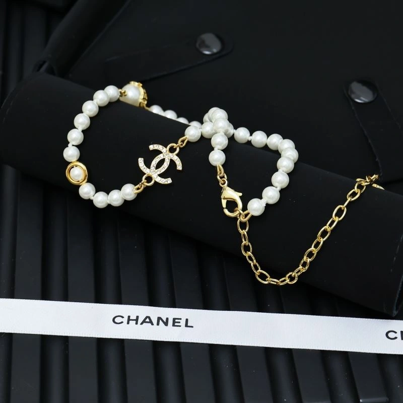 Compact Chanel Necklaces 229629