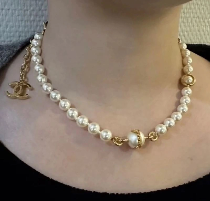 Compact Chanel Necklaces 229629