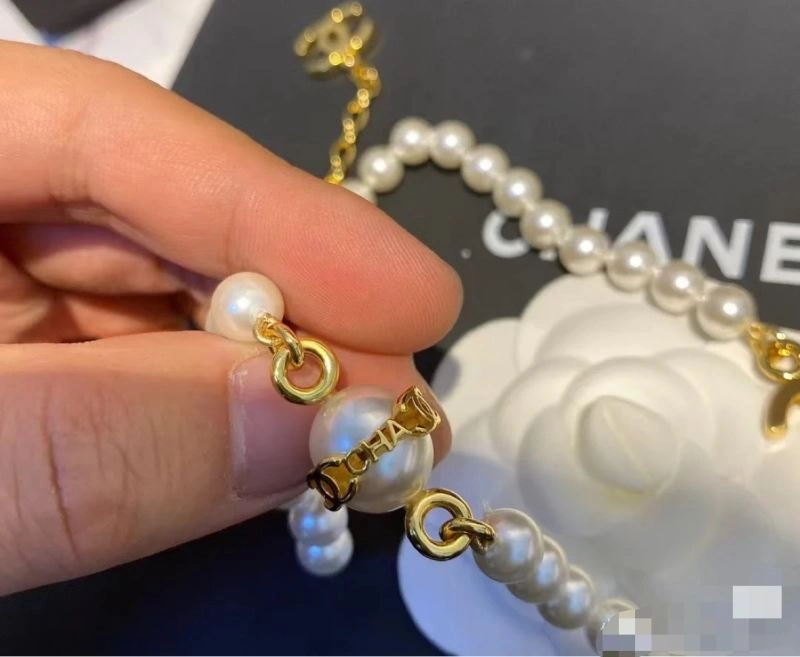 Compact Chanel Necklaces 229629
