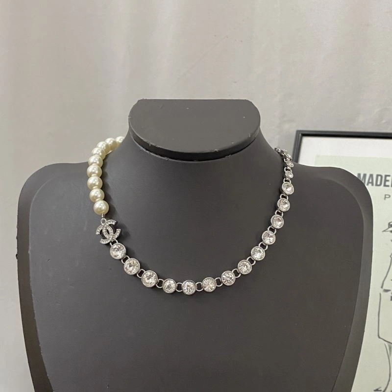 Sophisticated Chanel Necklaces 229562