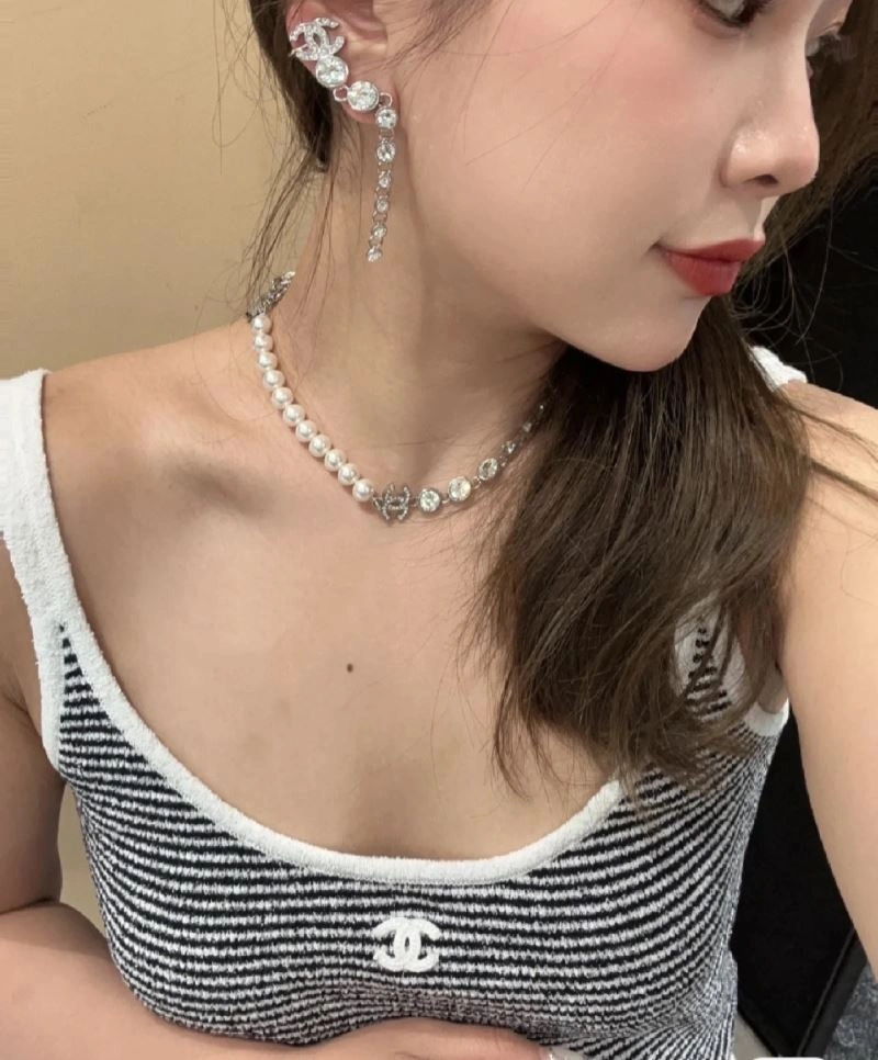 Sophisticated Chanel Necklaces 229562