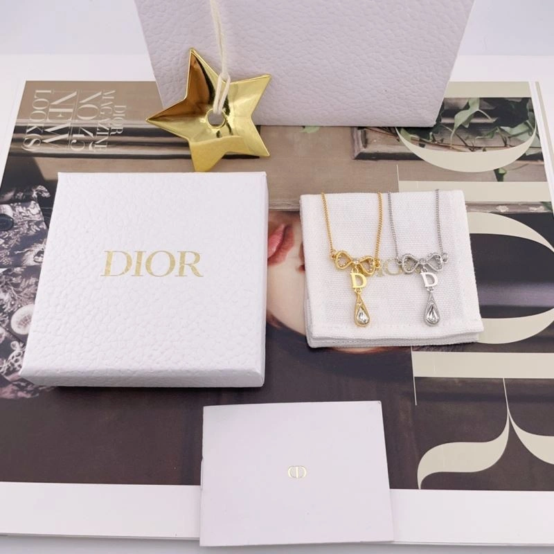 Chanel Necklaces Elegant 229670