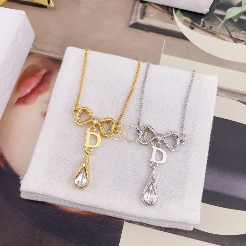 Chanel Necklaces Elegant 229670