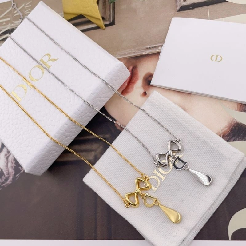 Chanel Necklaces Elegant 229670