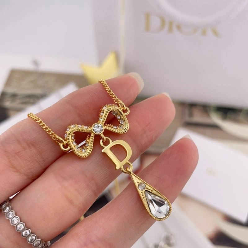 Chanel Necklaces Elegant 229670