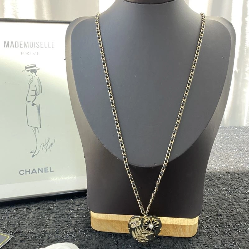 Chanel Necklaces Sophisticated 229511