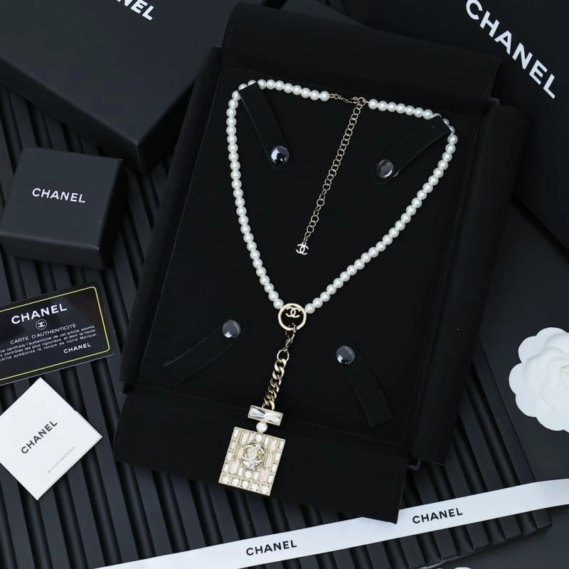 Sleek Chanel Necklaces 229447