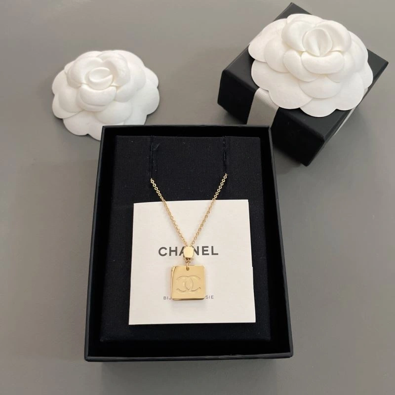 EyeCatching Chanel Necklaces 229453