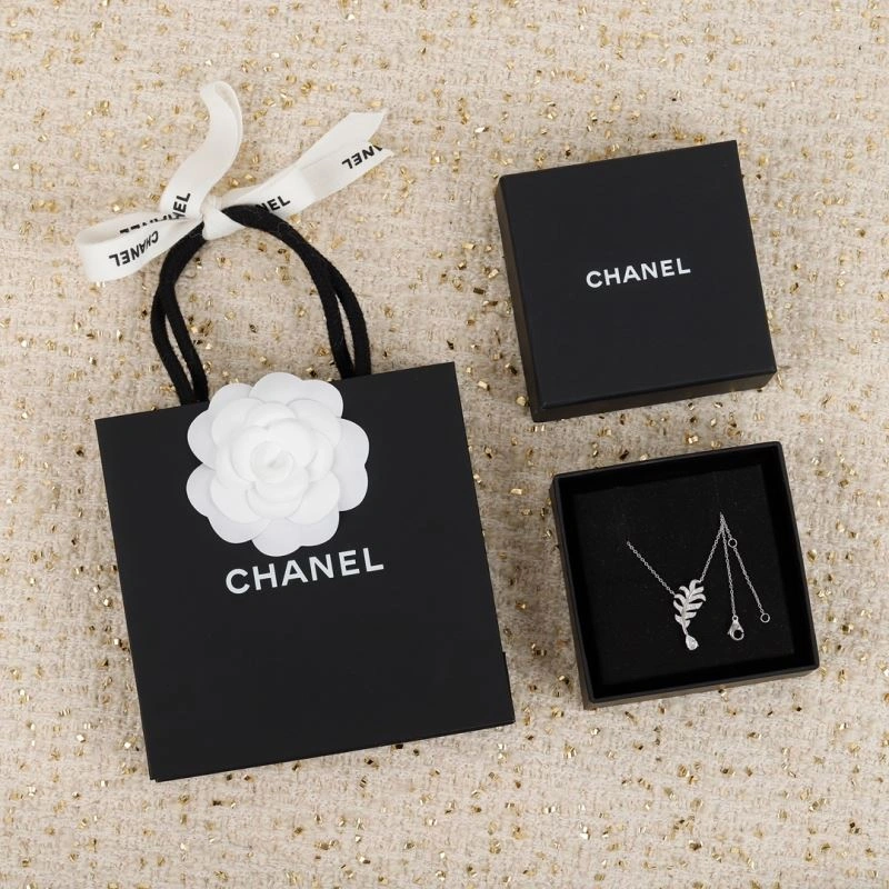 Chanel Necklaces Comfortable 229369