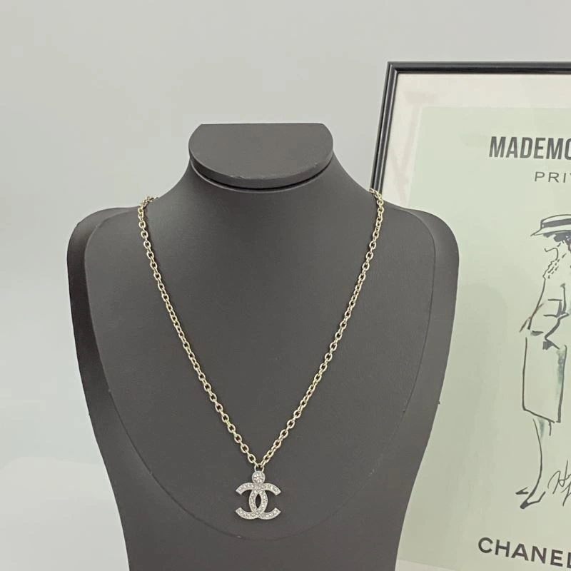 Chanel Necklaces Elegant 228650