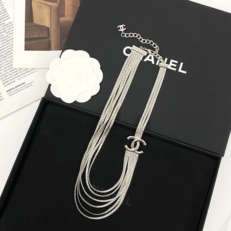 Snug Chanel Necklaces 228632