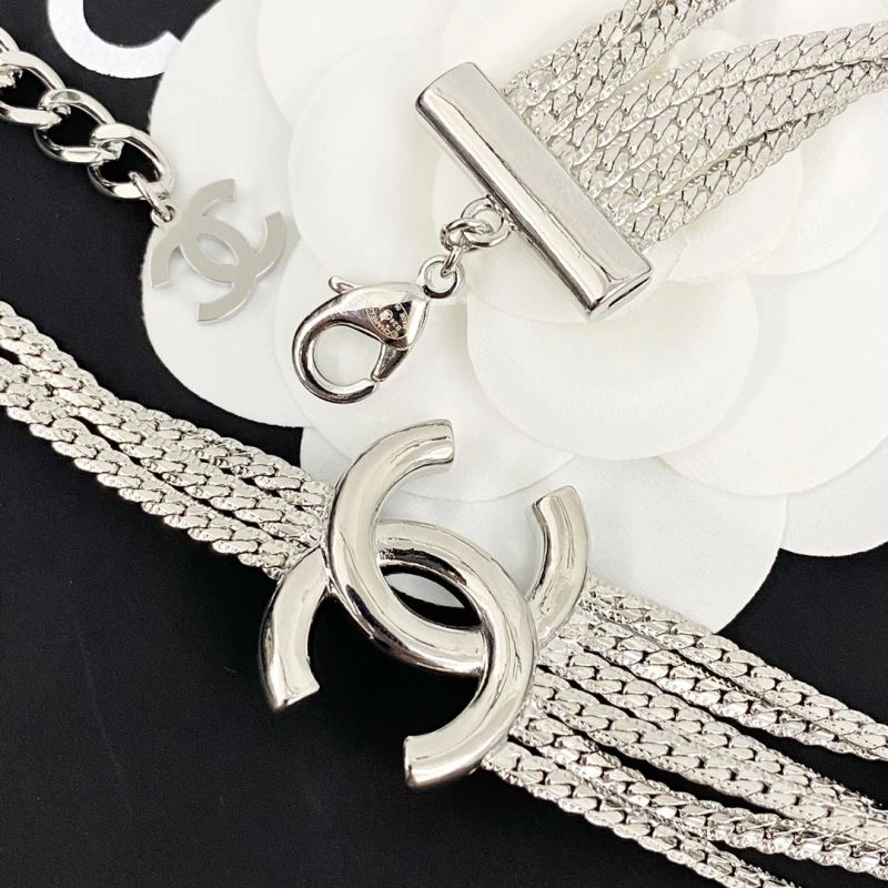 Snug Chanel Necklaces 228632
