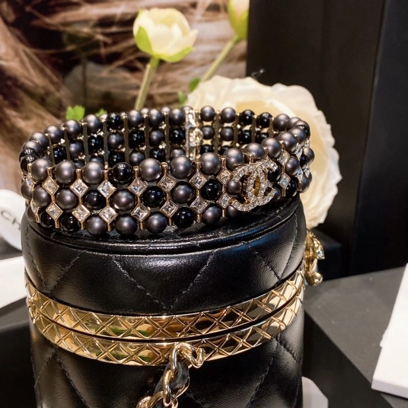 Supportive Chanel Necklaces 228608