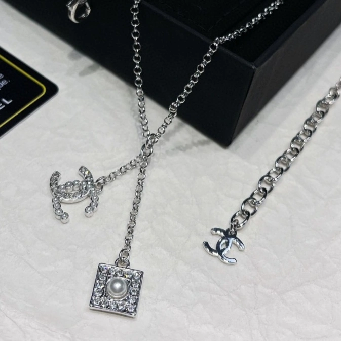 Casual Chanel Necklaces 228589
