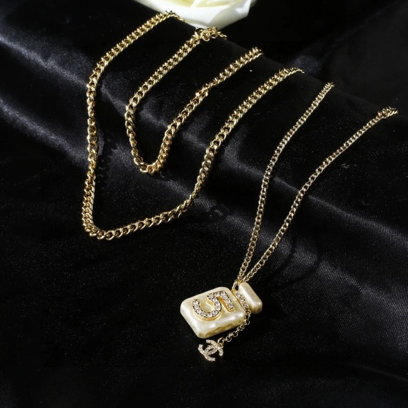 Stylish Chanel Necklaces 228605