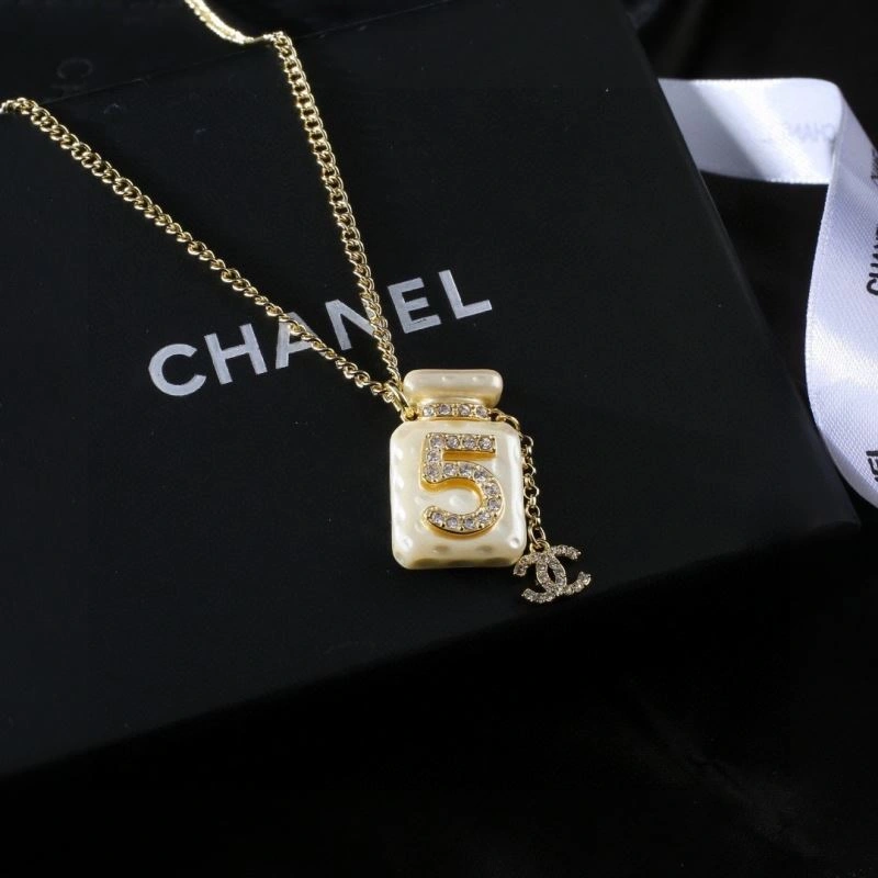 Stylish Chanel Necklaces 228605
