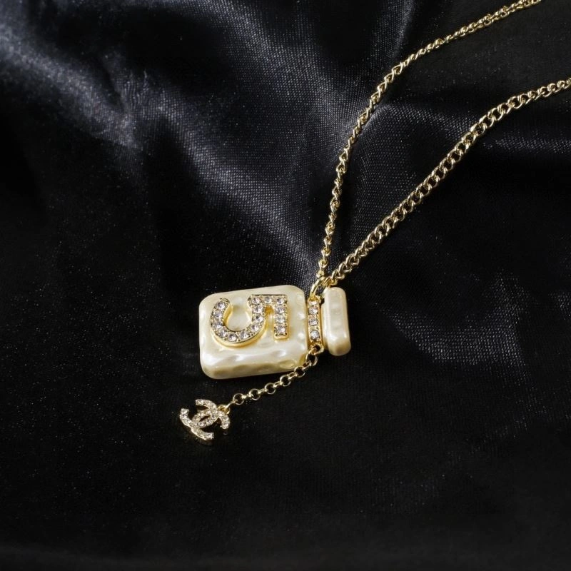Stylish Chanel Necklaces 228605