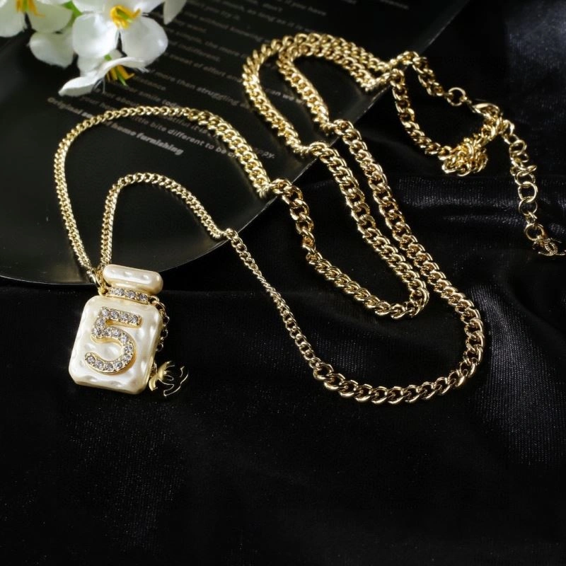 Stylish Chanel Necklaces 228605